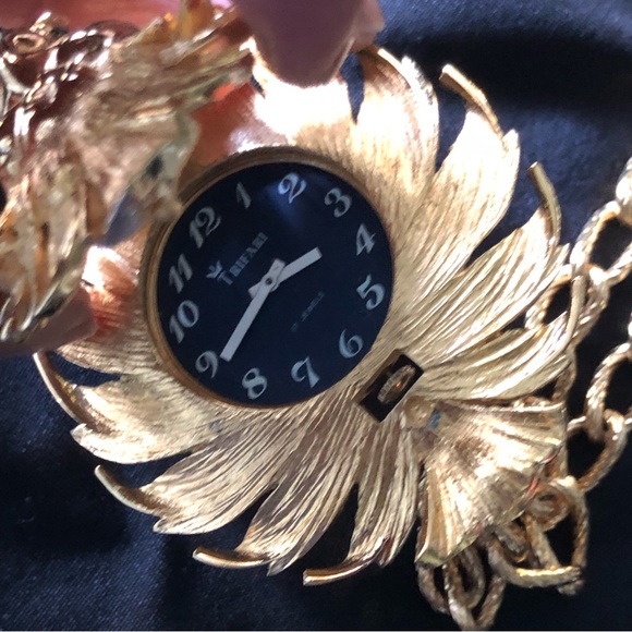 Vintage Trifari Lion Hidden Watch Necklace,  Original Tag, MINT - Picture 5 of 13